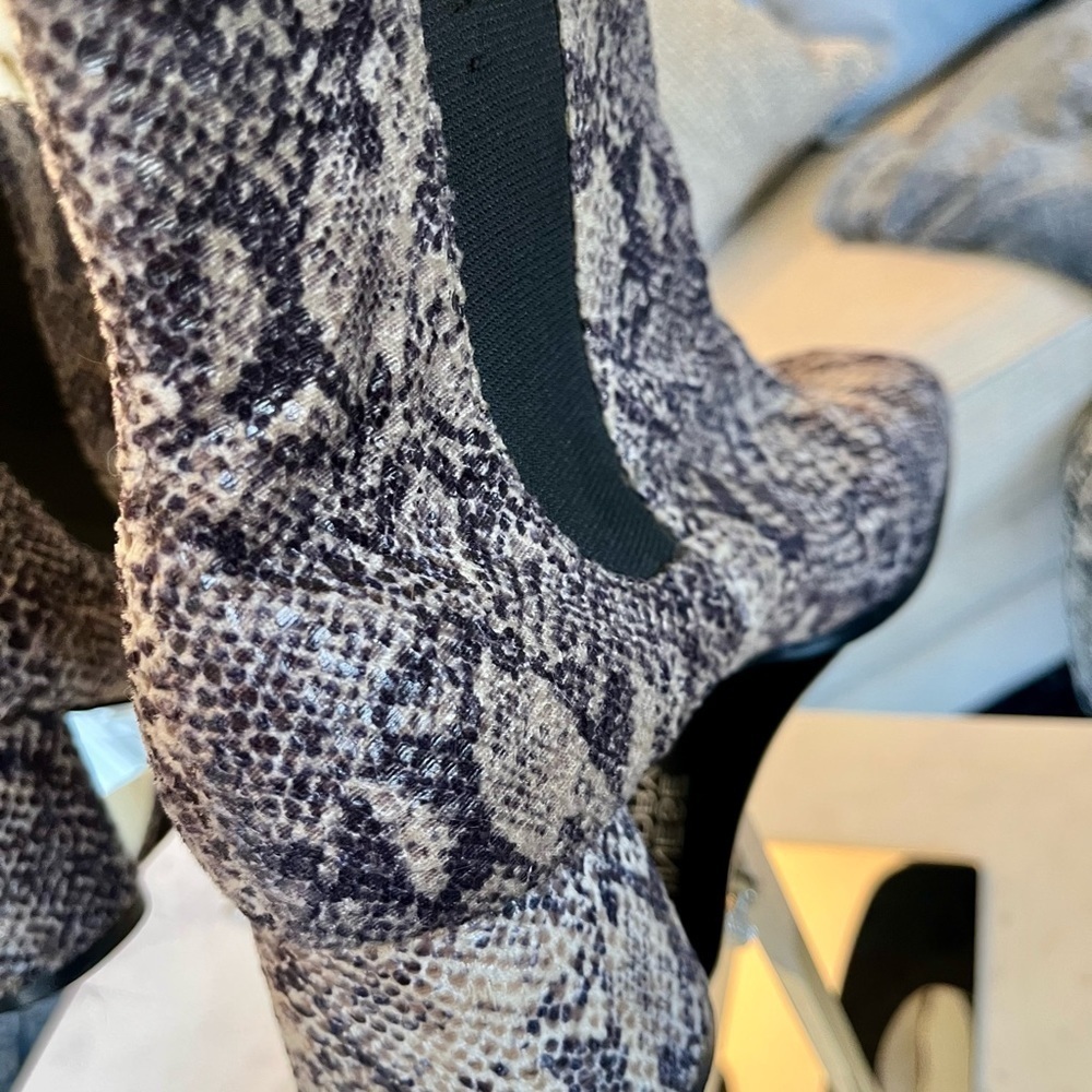 CHINESE LAUNDRY Faux Snakeskin Ankle Boots Women's Size 9 - Picture 14 of 14
